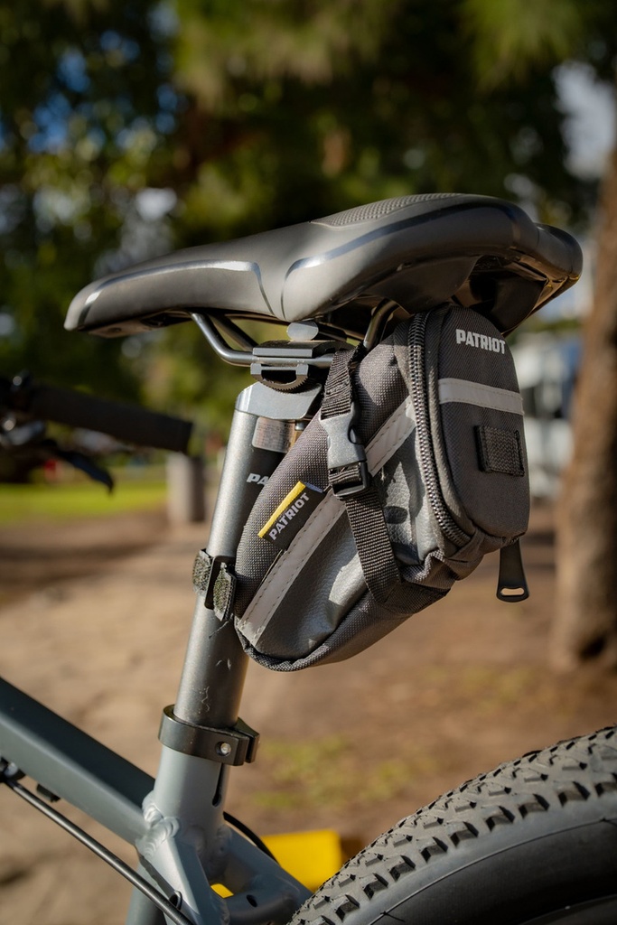 Bolso bajo asiento Patriot 1.2L